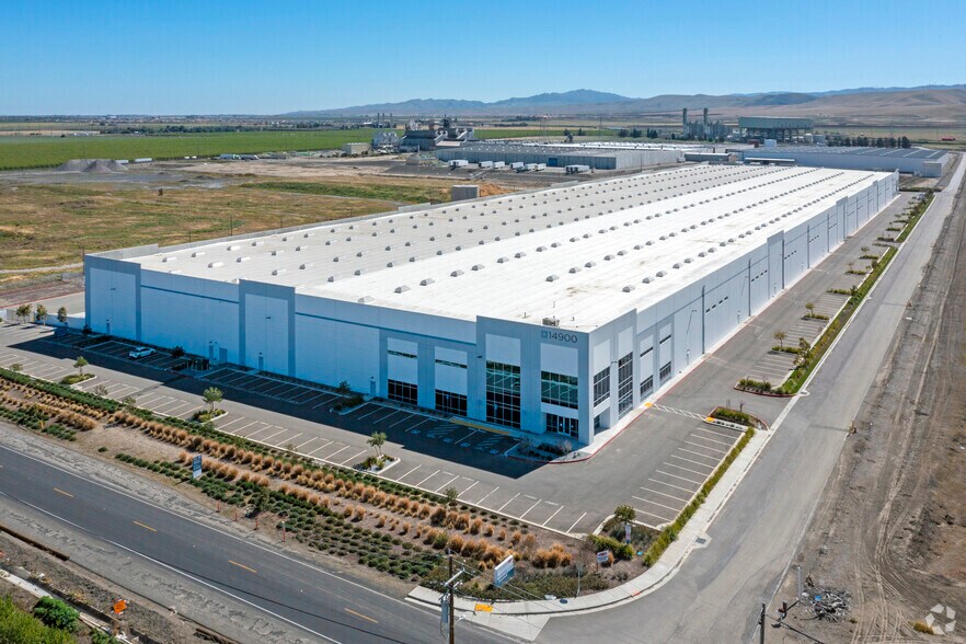 More Photos Of 14900 W Schulte Rd, Tracy Distribution For Lease