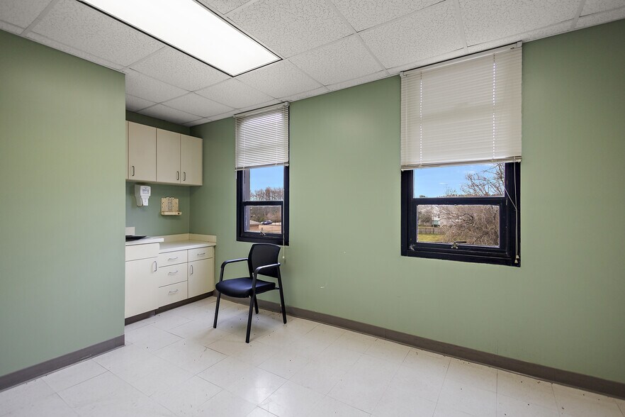 More Photos Of 1815 Hospital Dr, Jackson Medical For Sale