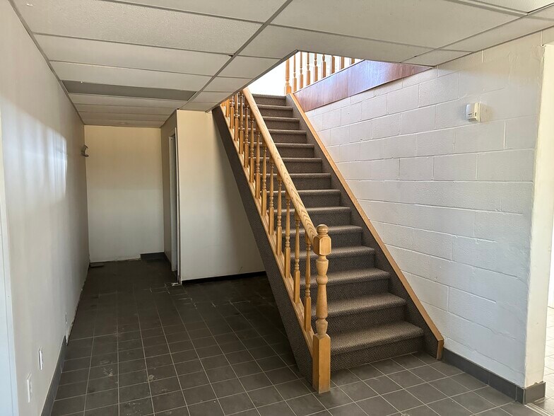 More Photos Of 1810 Yellowhead Trl NE, Edmonton Warehouse For Lease