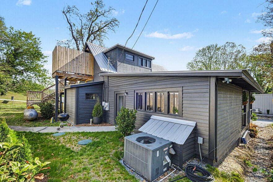 More Photos Of 31 Earl St, Clayton General Retail For Sale