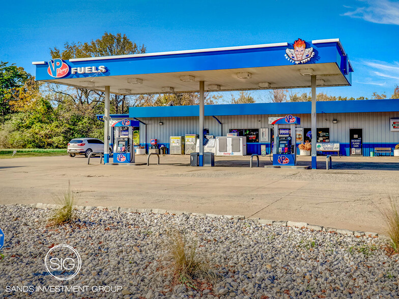 Primary Photo Of 9978 W Highway 38, Hickory Plains Service Station For Sale