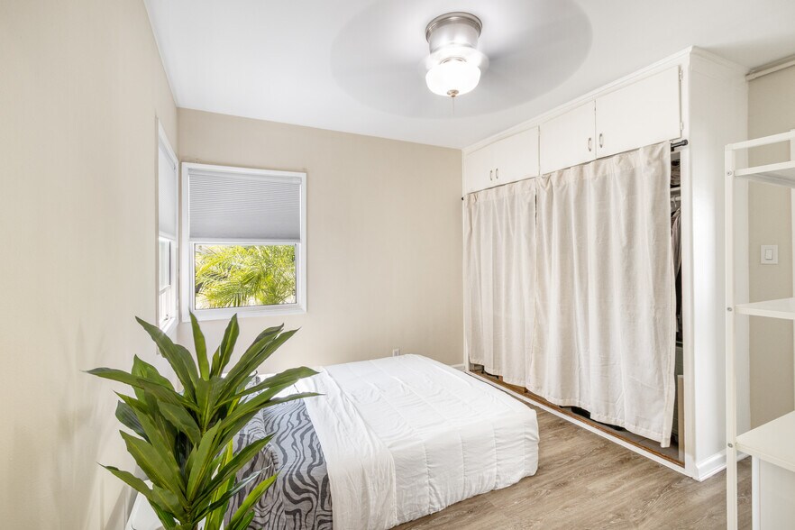 More Photos Of 5711 E 2nd St, Long Beach Apartments For Sale