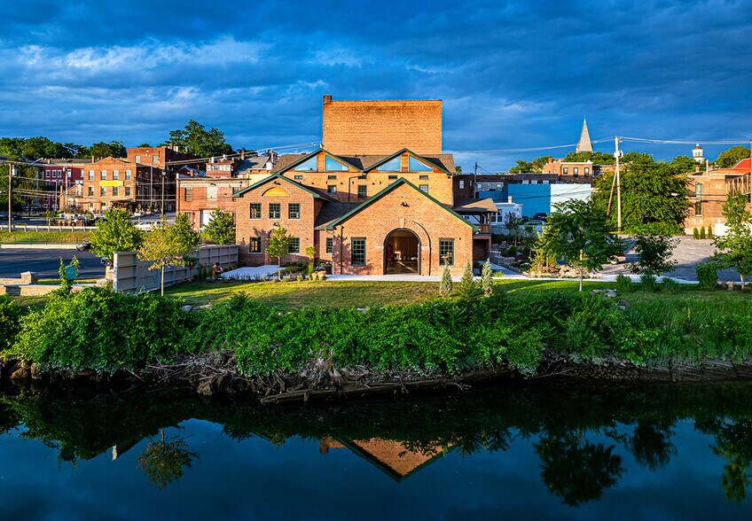 More Photos Of 125 Water St, Catskill General Retail For Lease