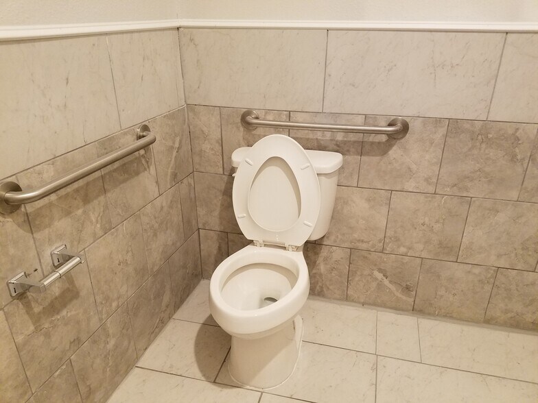 More Photos Of 1310 Central Ave, Hot Springs National Park Storefront For Sale