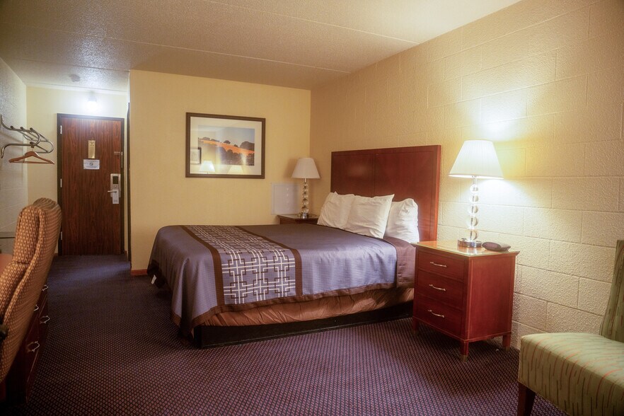 More Photos Of 502 S Division Ave, Cavalier Hotel For Sale