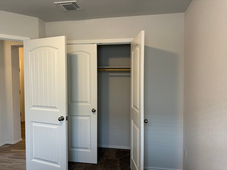 More Photos Of 104 Green Jay Dr, Jarrell Specialty For Sale