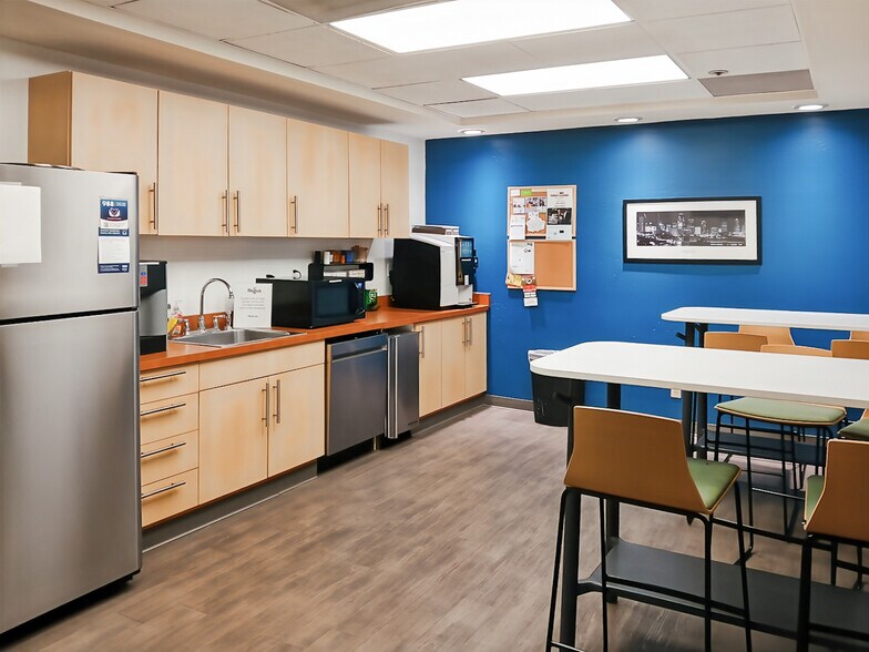 More Photos Of 3420 E Shea Blvd, Phoenix Coworking Space