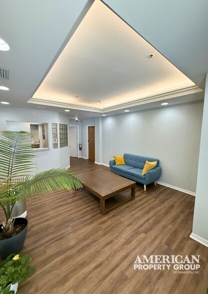 More Photos Of 1219 S East Ave, Sarasota Medical For Sale