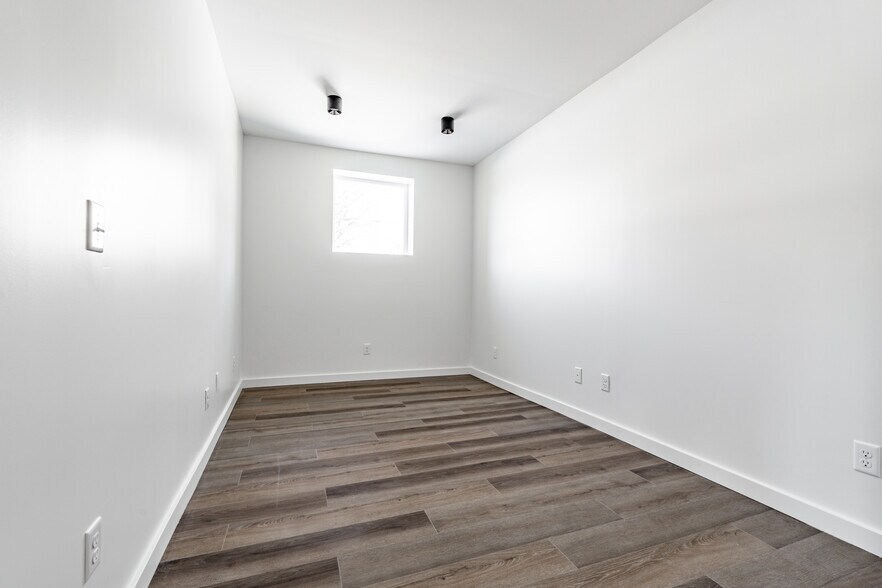 More Photos Of 2506 E Washington St, Indianapolis Storefront Retail Office For Sale