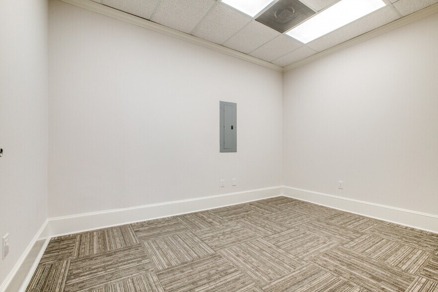 More Photos Of 4779-4781 S Main St, Stafford Office For Lease