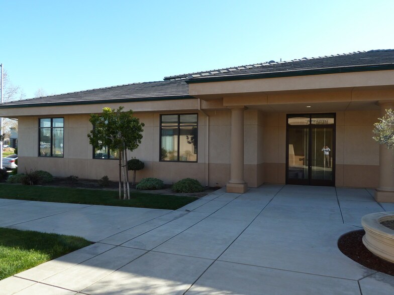 More Photos Of 1473 E G St, Oakdale Medical For Lease