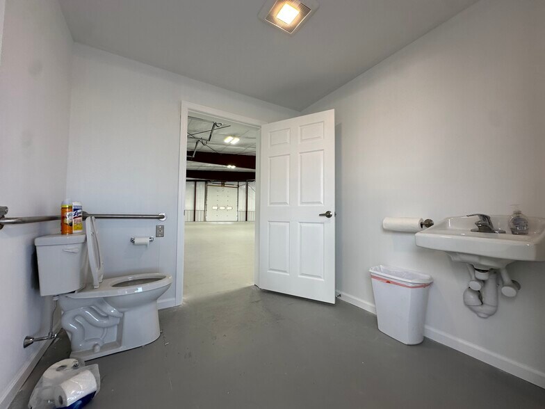 More Photos Of 230 Norwich Rd, Plainfield Industrial For Sale