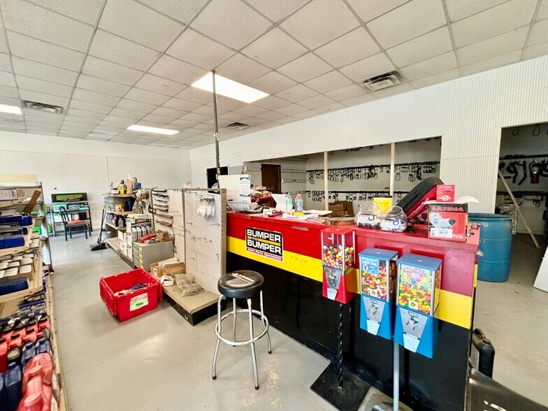 More Photos Of 57 W Oak St, Mc Rae Helena Auto Repair For Sale