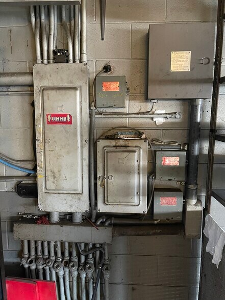 More Photos Of 203 Sparta St, McMinnville Service Station For Sale