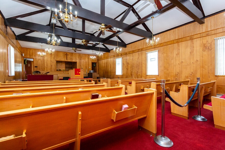 More Photos Of 1196 Joslyn Ave, Pontiac Religious Facility For Sale