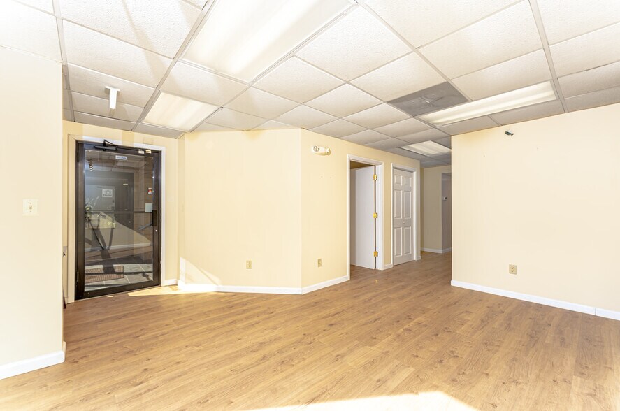 More Photos Of 540 E Main St, Branford Flex For Sale