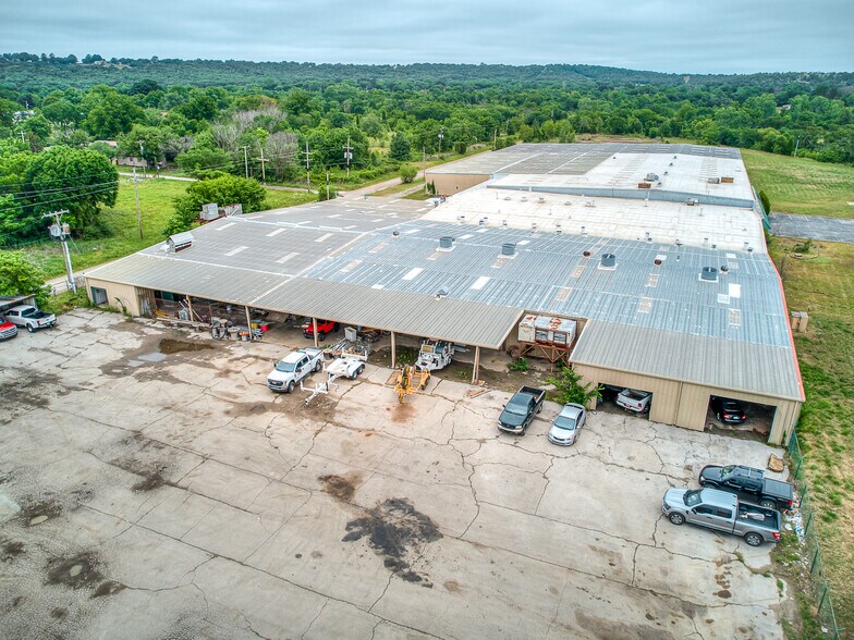 More Photos Of 601 US 75, Henryetta Warehouse For Lease