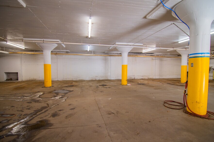 More Photos Of 1439 Sunset Blvd, Steubenville Flex For Sale