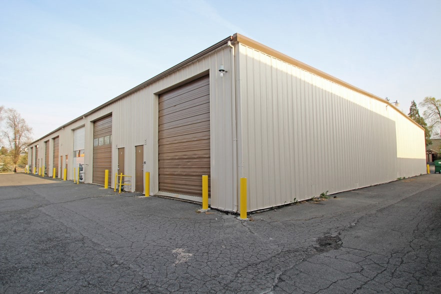More Photos Of 1560 NE 1st St, Bend Warehouse For Sale