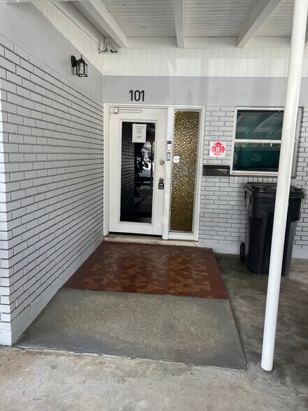 More Photos Of 101 Emily Ln, Brandon Office Residential For Lease