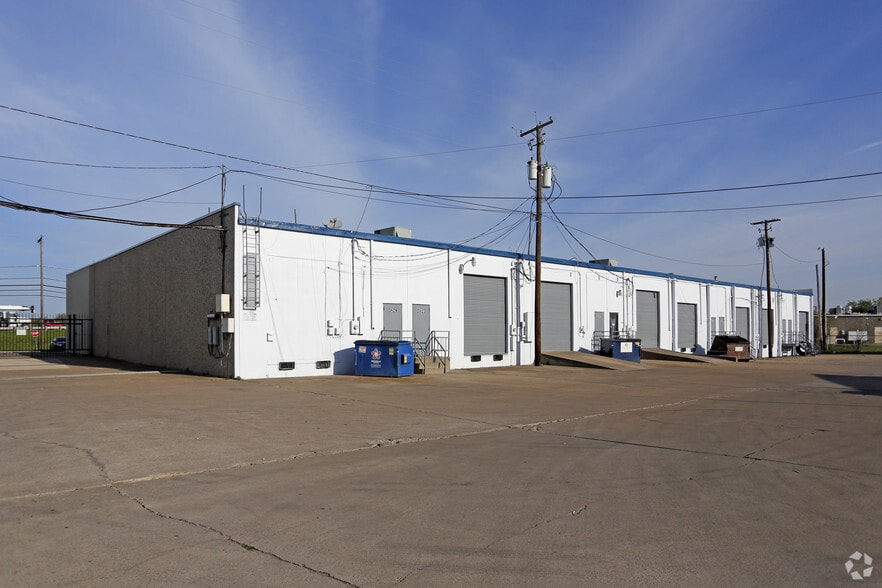 More Photos Of 5848-5884 E Berry St, Fort Worth Unknown For Lease