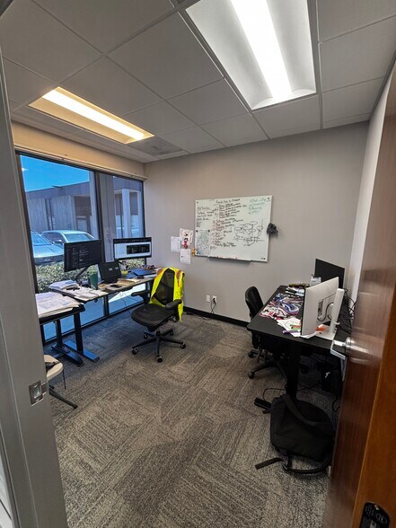 More Photos Of 7050-7062 Convoy Ct, San Diego Manufacturing For Lease