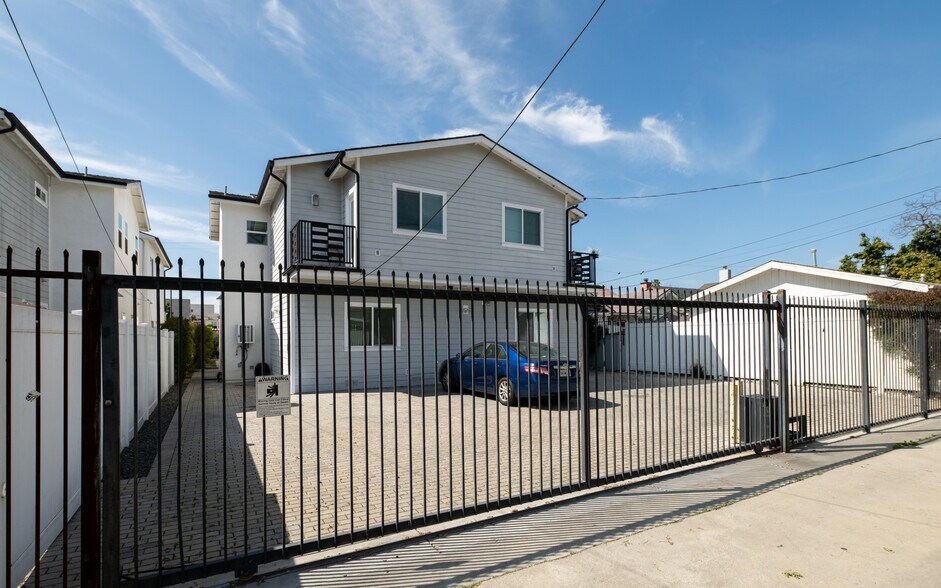 More Photos Of 3944 S Budlong Ave, Los Angeles Apartments For Sale