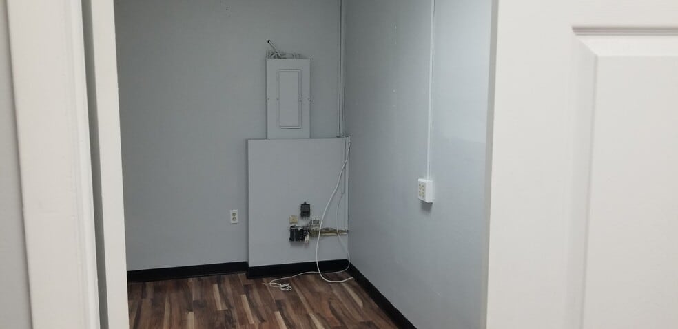 More Photos Of 9244 E Hampton Dr, Capitol Heights General Retail For Lease