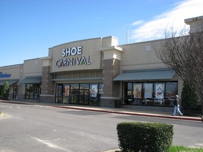 More Photos Of 225 Goodman Rd W, Southaven Unknown For Lease