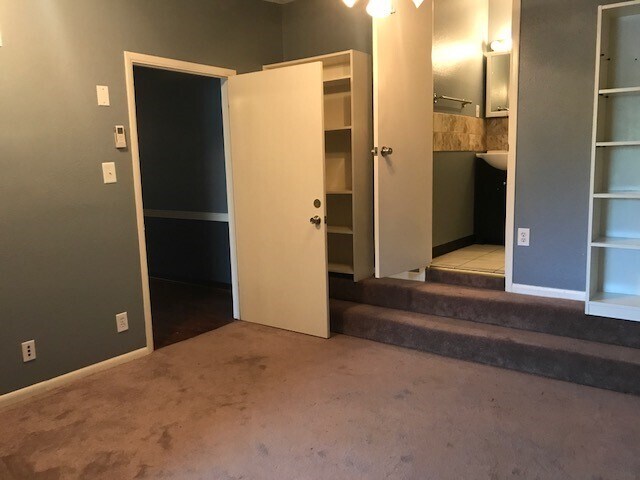 More Photos Of 7648 Broadview Dr, Houston Apartments For Sale