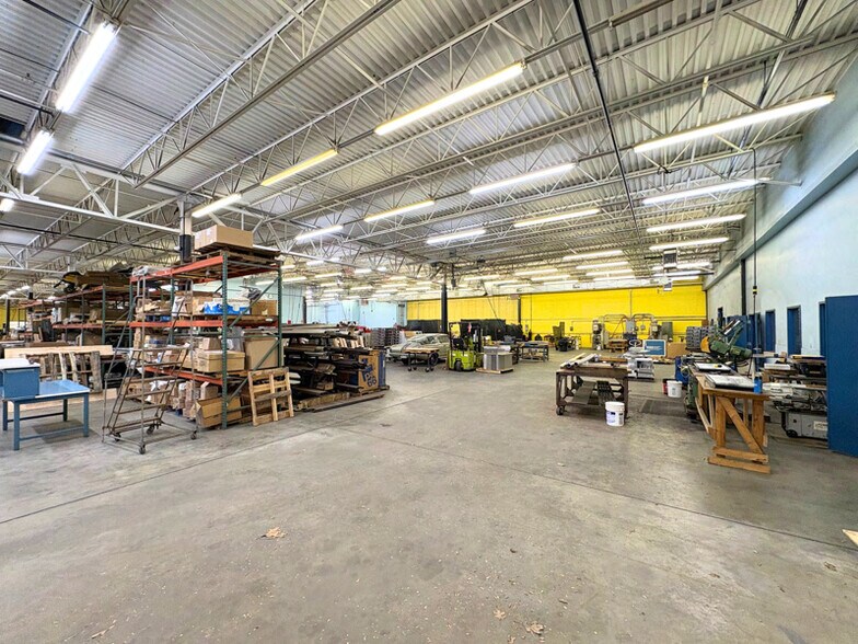 More Photos Of 4 Cabot Rd, Hudson Light Manufacturing For Lease