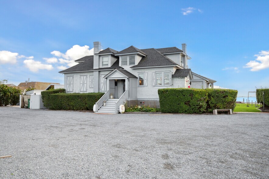 More Photos Of 32 Lighthouse Rd, Hampton Bays Hotel For Sale