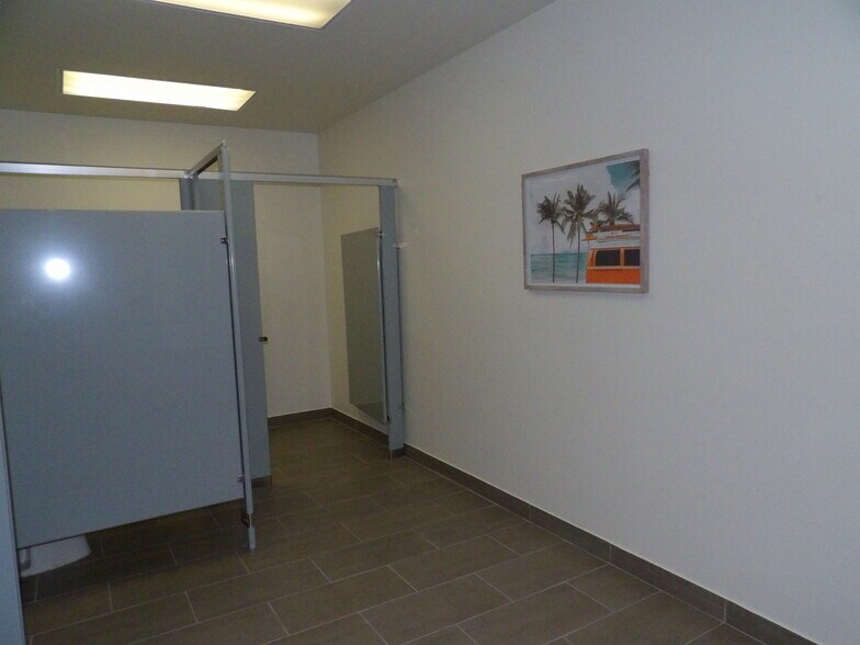 More Photos Of 11500 Pellicano Dr, El Paso Showroom For Sale