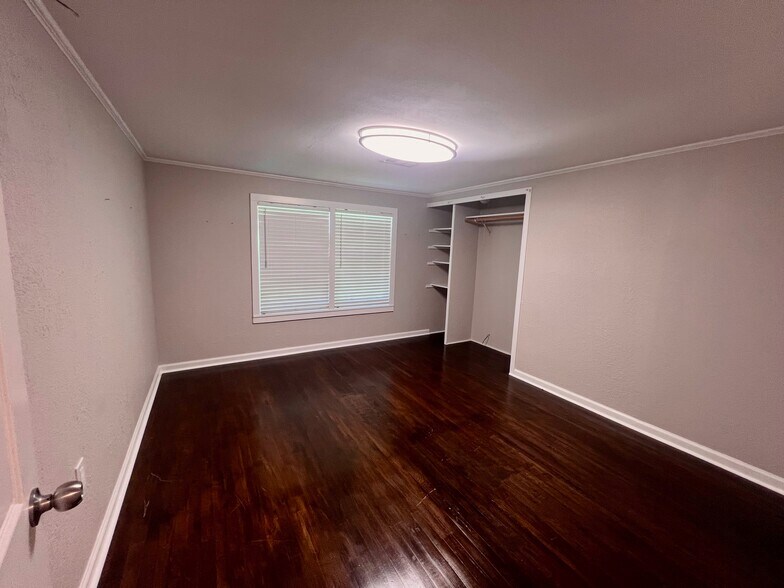 More Photos Of 2506 Anders Ln, Kemah Medical For Lease