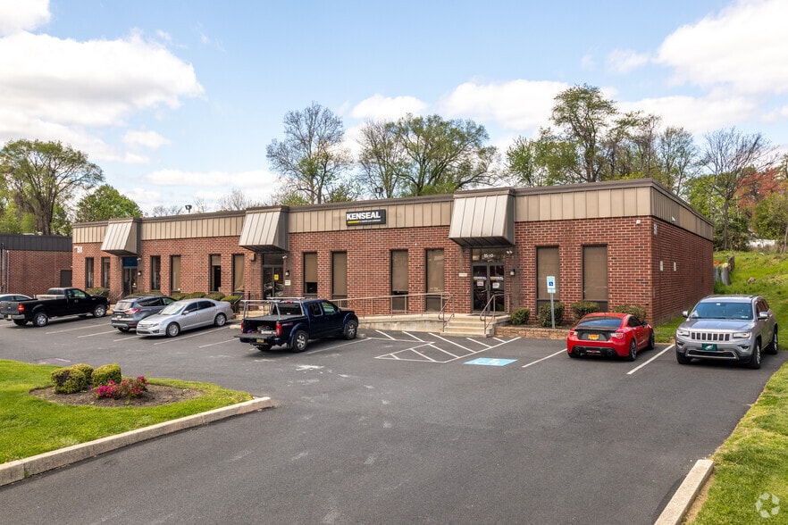 More Photos Of 1540-1544 Delmar Dr, Folcroft Light Distribution For Sale