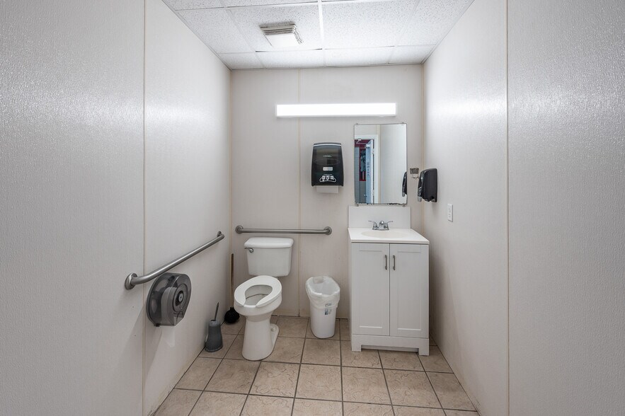 More Photos Of 8090 Gladiolus Dr, Fort Myers Carwash For Sale