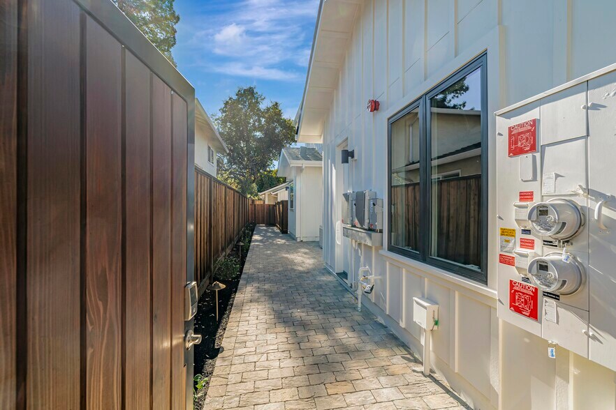 More Photos Of 1460 Kentfield Ave, Redwood City Multifamily For Sale