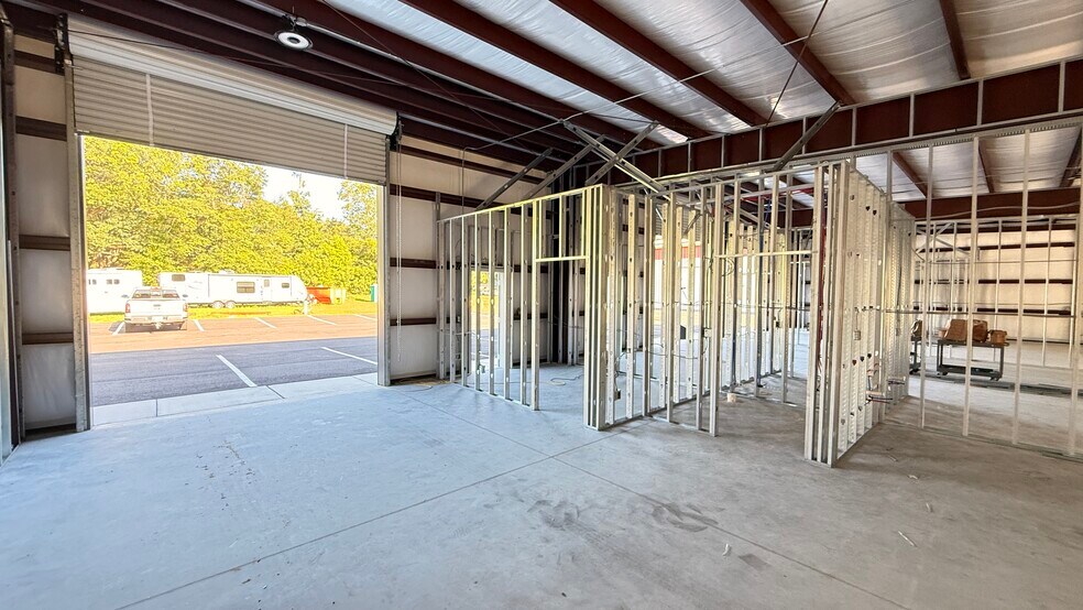 More Photos Of 4557 Savannah Hwy, Ravenel Light Manufacturing For Lease