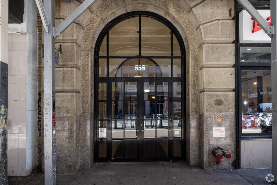 More Photos Of 555 Eighth Ave, New York Loft Creative Space For Lease