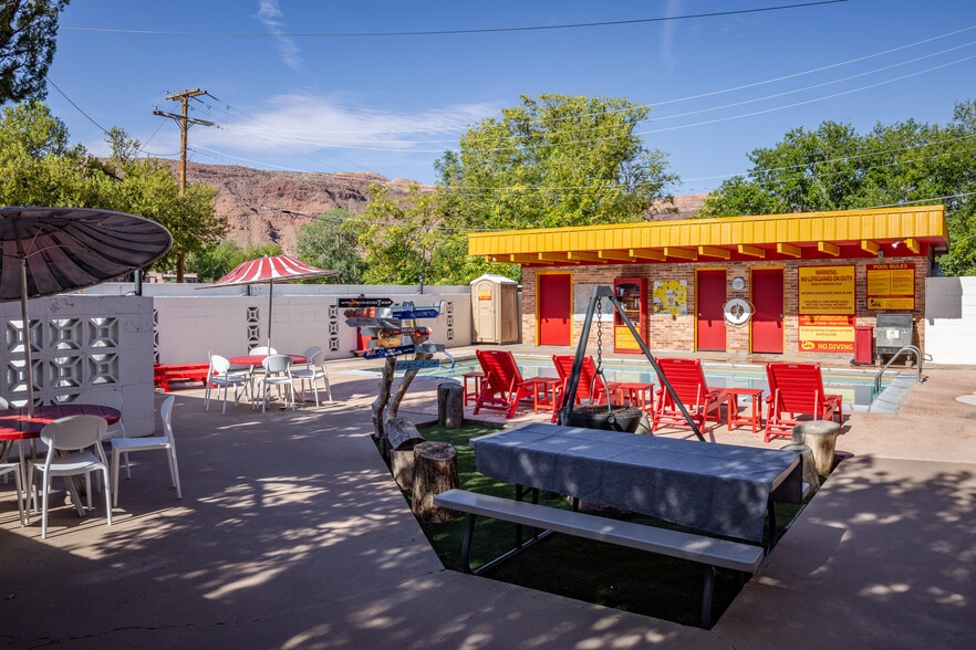 More Photos Of 166 S 400 E, Moab Hotel For Sale