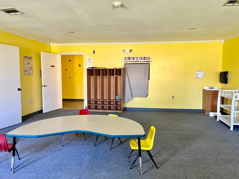 More Photos Of 2129 Mill St, Lake Charles Light Distribution For Sale