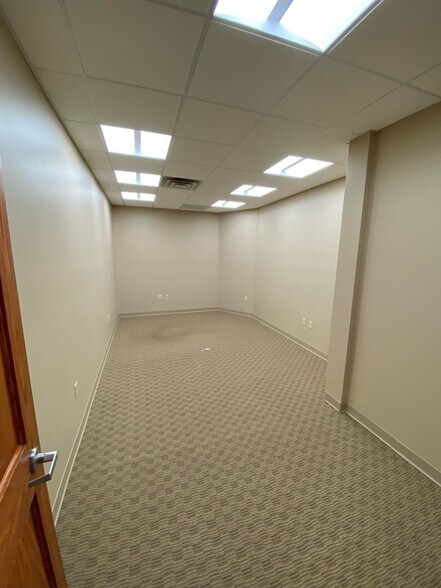 More Photos Of 1918-1928 S Washburn St, Oshkosh Office For Lease
