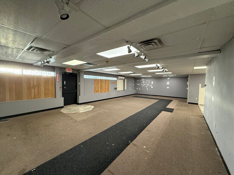 More Photos Of 251 S Main St, Middleton Storefront For Lease