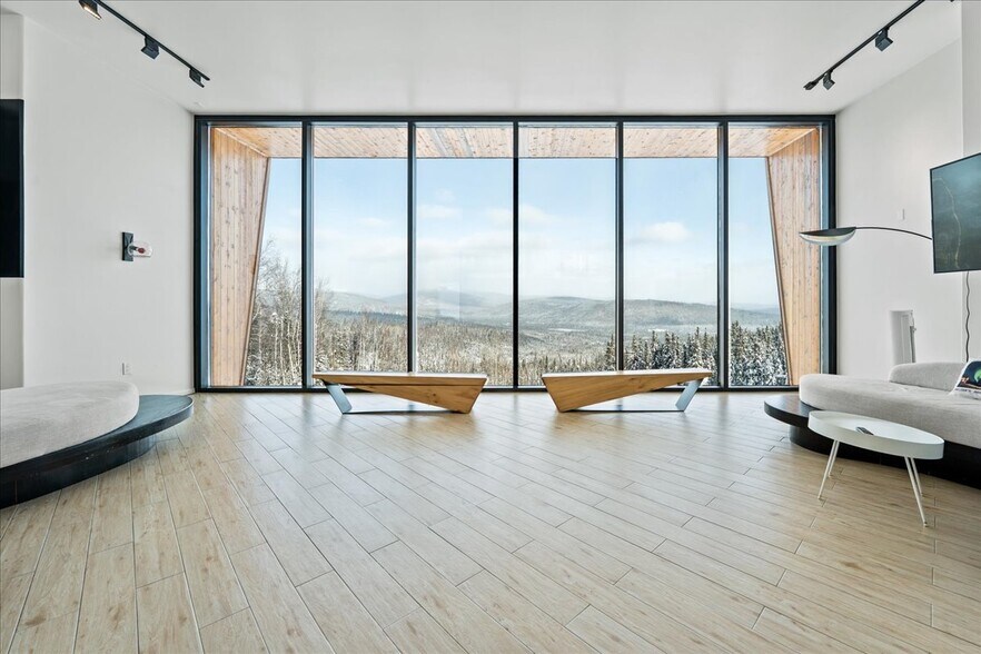 More Photos Of 1110 John Kalinas Rd, Fairbanks Hotel For Sale