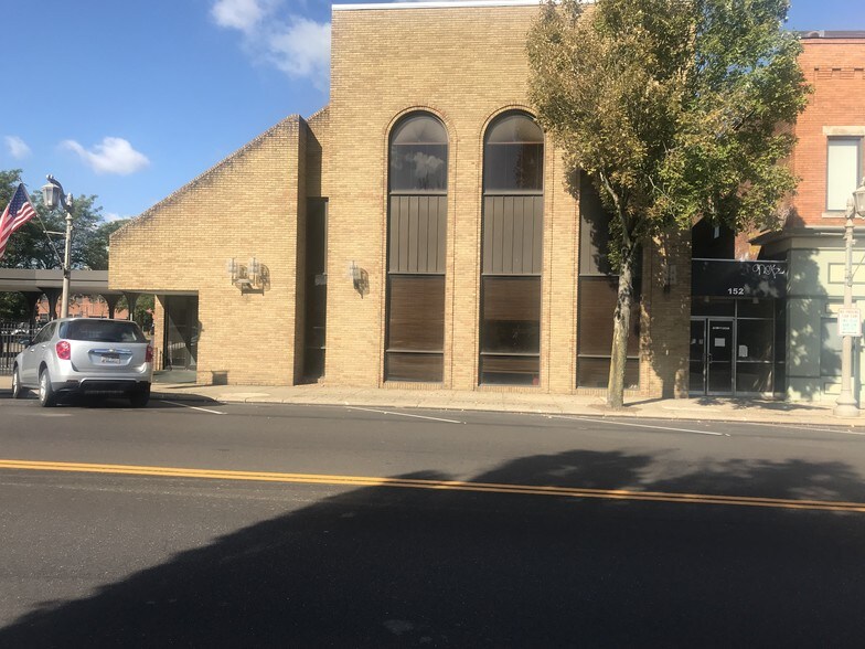 Primary Photo Of 152 N Broadway St, New Philadelphia Office For Lease