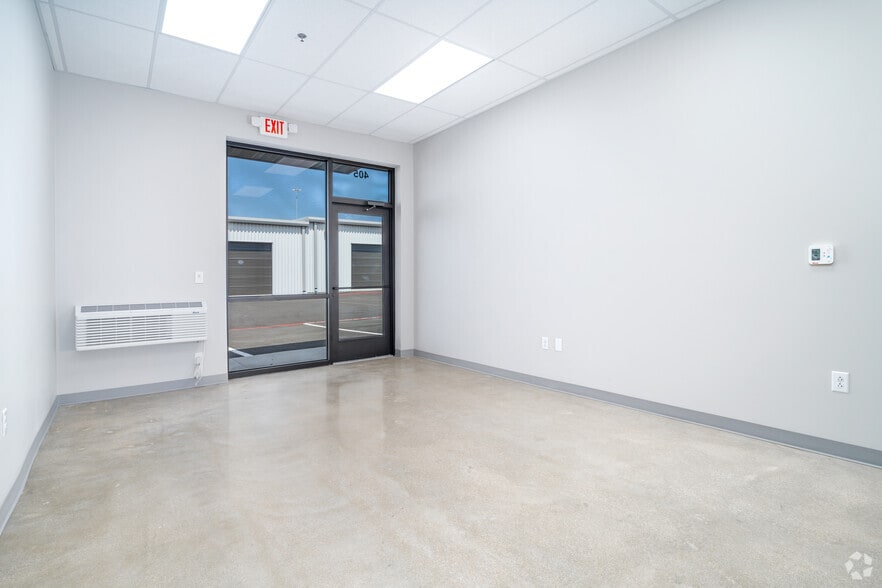 More Photos Of 7001 W. I-10, San Antonio Office For Lease