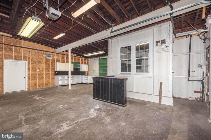 More Photos Of 242 S Dean St, Baltimore Warehouse For Lease