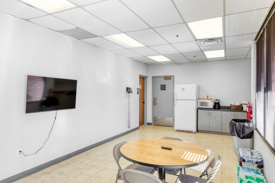 More Photos Of 3285 Saturn Ct, Peachtree Corners Warehouse For Sale