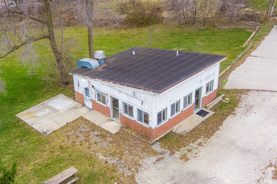 More Photos Of 44W361 IL Route 64, Lily Lake Freestanding For Sale