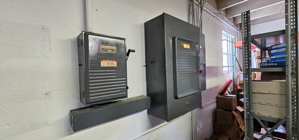 More Photos Of 211 SE 9th Ave, Boynton Beach Light Manufacturing For Lease